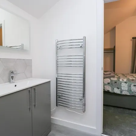 Apple Tree Barn * דלטון אין פרנס